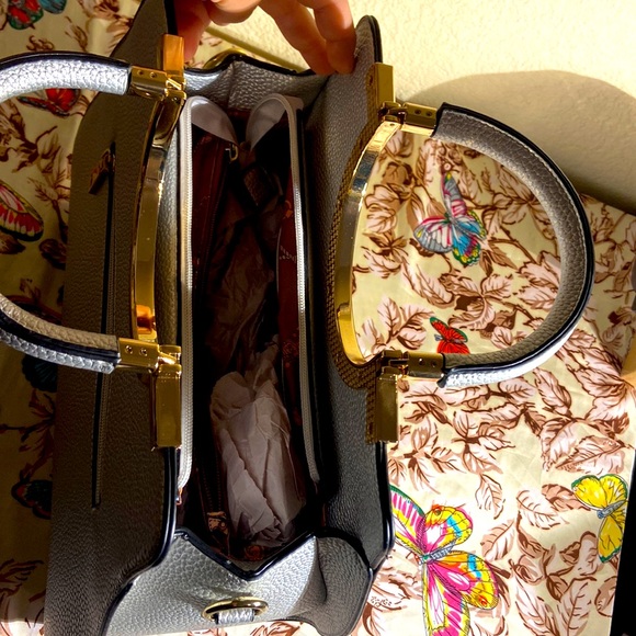 beautiful handbag - Picture 4 of 7